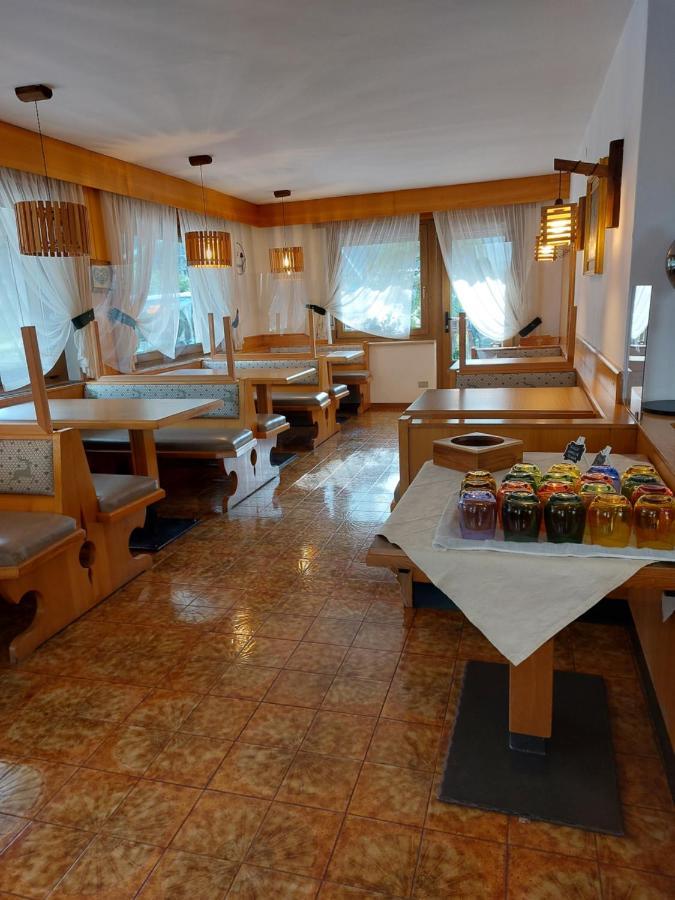 Garni Monika Bed & Breakfast Canazei Ngoại thất bức ảnh